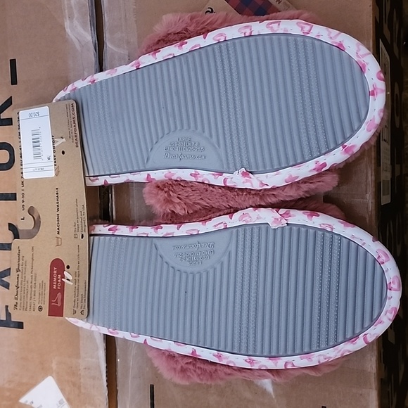 DLuxe by Dearfoams "Be Mine" memory foam slippers Size L (9-10) Ladies - Picture 5 of 6
